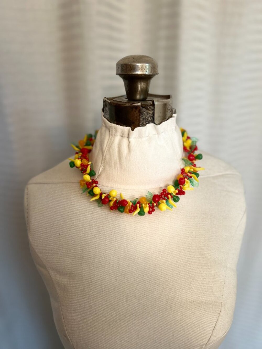 vintage Carmen Miranda style fruit salad necklace with matching earrings - Picture 4 of 5